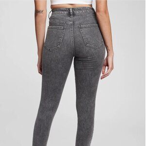 NWT - Gap Sky High Rise Universal Jegging with Washwell - Washed Black